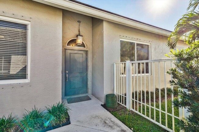 2622 Country Golf Dr in Wellington, FL - Building Photo - Building Photo