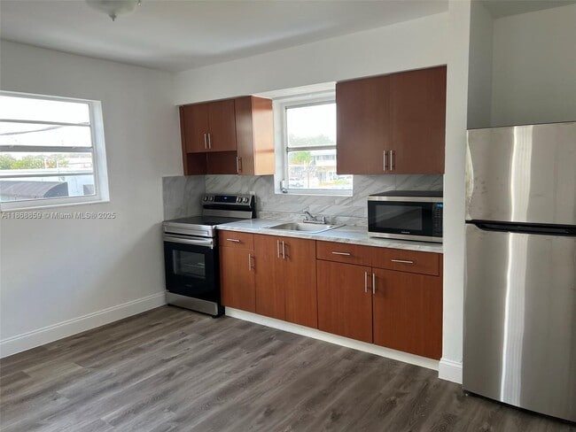 633 NW 23rd Ct in Miami, FL - Building Photo - Building Photo