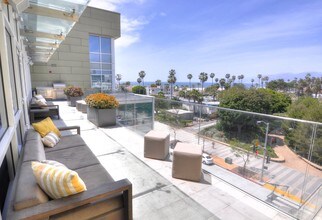 The Waverly in Santa Monica, CA - Building Photo - Building Photo