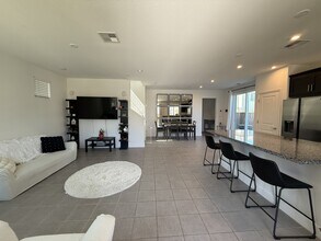 2062 Cottonwood St in Pittsburg, CA - Building Photo - Building Photo