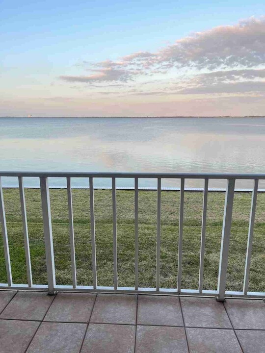 6800 US-1 in Port Saint John, FL - Foto de edificio