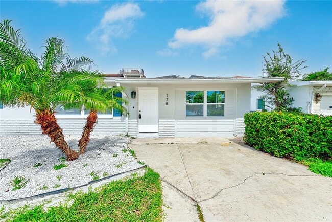 178 175th Ave E in Redington Shores, FL - Building Photo - Building Photo