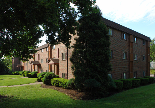 Hunter's Run Apartments in Norristown, PA - Building Photo - Building Photo