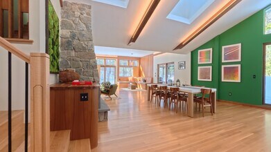 64 Newcomb Rd in Stoneham, MA - Building Photo - Building Photo