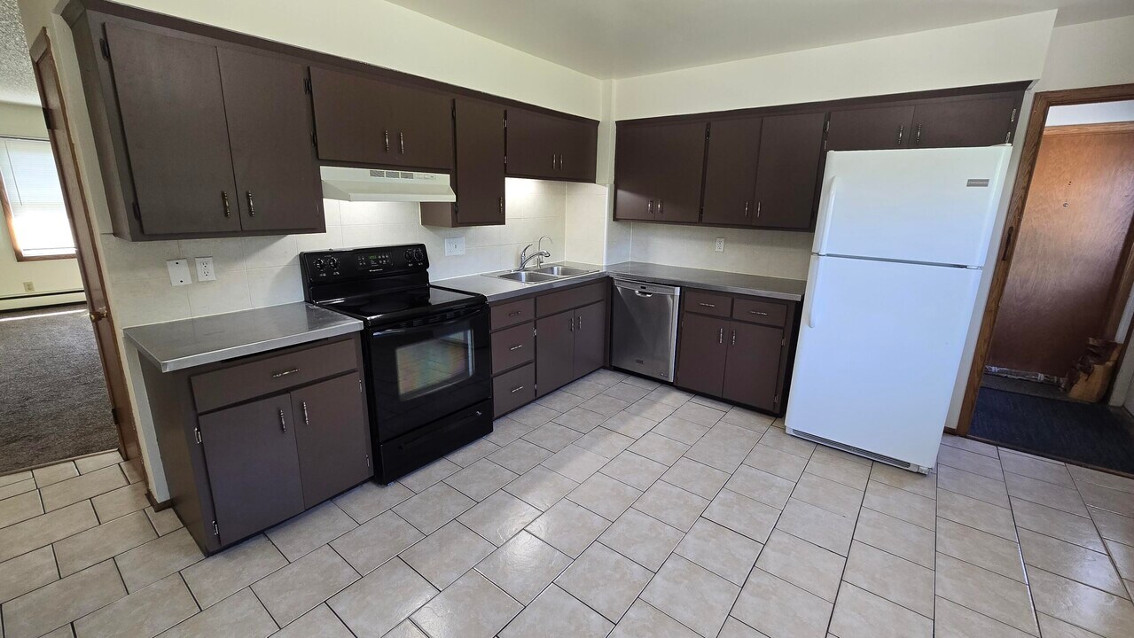 331 Heather Ln in Fredonia, WI - Building Photo