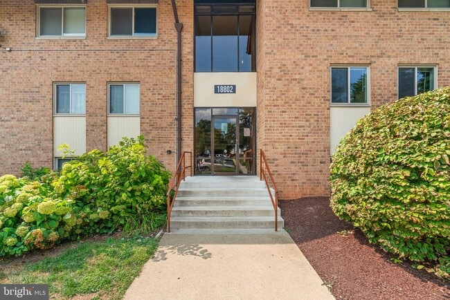 18802 Walkers Choice Rd in Montgomery Village, MD - Building Photo - Building Photo