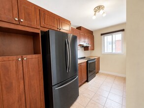 4290 Des Sources Boul in Dollard-des-Ormeaux, QC - Building Photo - Building Photo