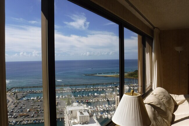 1778 Ala Moana Blvd, Unit 3210 in Honolulu, HI - Foto de edificio - Building Photo