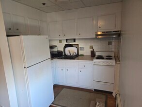 90 Sutton St, Unit 10C in North Andover, MA - Foto de edificio - Building Photo