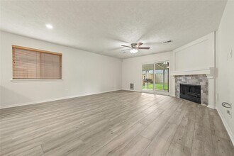 5425 Yale Dr in Katy, TX - Building Photo - Building Photo