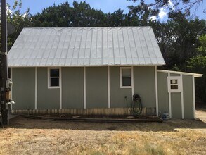 1757 Co Rd 201 in Liberty Hill, TX - Foto de edificio - Building Photo