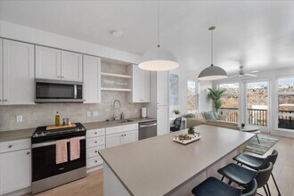 320 N 490 W in Salt Lake City, UT - Building Photo - Building Photo