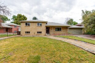 2372 Oakland St in Aurora, CO - Building Photo