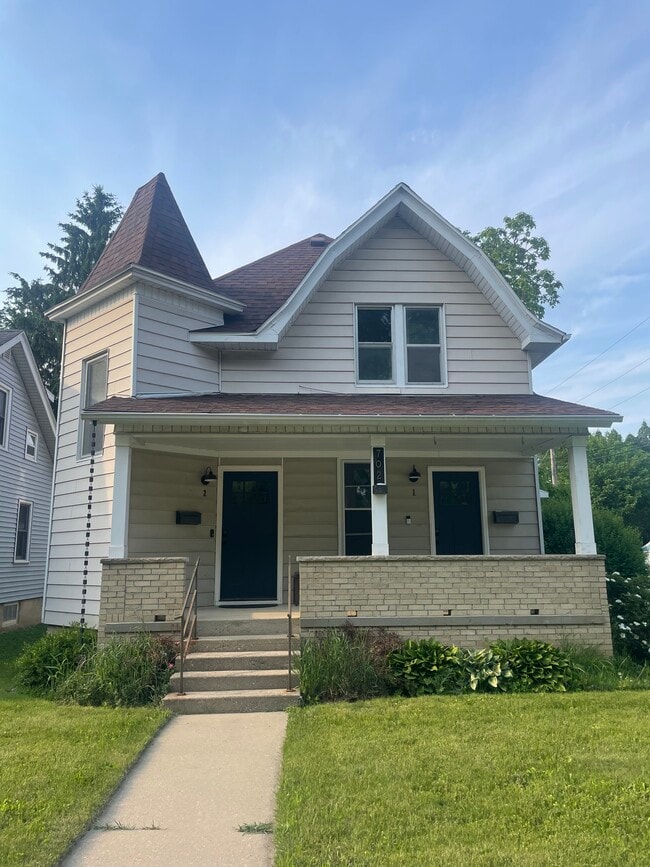 702 W Olin Ave, Unit 2