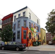 3043 15th St NW in Washington, DC - Foto de edificio - Building Photo