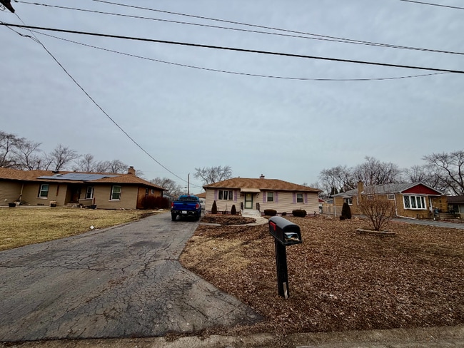 3346 Bernice Rd in Lansing, IL - Building Photo - Building Photo