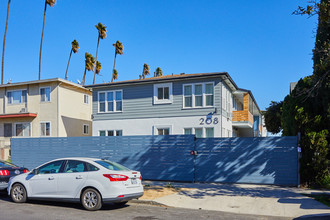 208 S Harvard Blvd in Los Angeles, CA - Building Photo - Building Photo