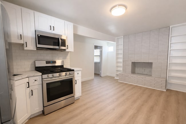 4944 Coke Ave, Unit 2 in Lakewood, CA - Foto de edificio - Building Photo