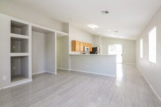 4913 Whispering Spring Ave in Las Vegas, NV - Building Photo - Building Photo