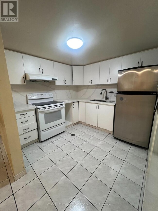 558 Kaiser Dr in Mississauga, ON - Building Photo - Building Photo