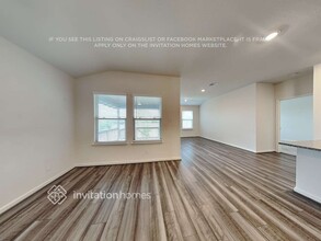 13015 Louberg Vly in San Antonio, TX - Building Photo - Building Photo