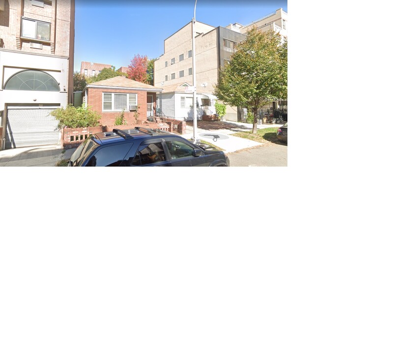 13229 Pople Ave in Flushing, NY - Building Photo