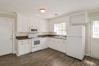 5261 Sycamore Dr in Millbrook, AL - Building Photo - Building Photo