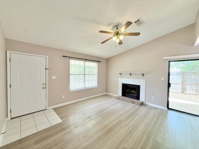 9345 Chisholm Rd in Pensacola, FL - Building Photo - Building Photo