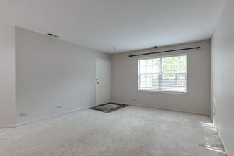 142 E Winchester Rd in Libertyville, IL - Building Photo - Building Photo