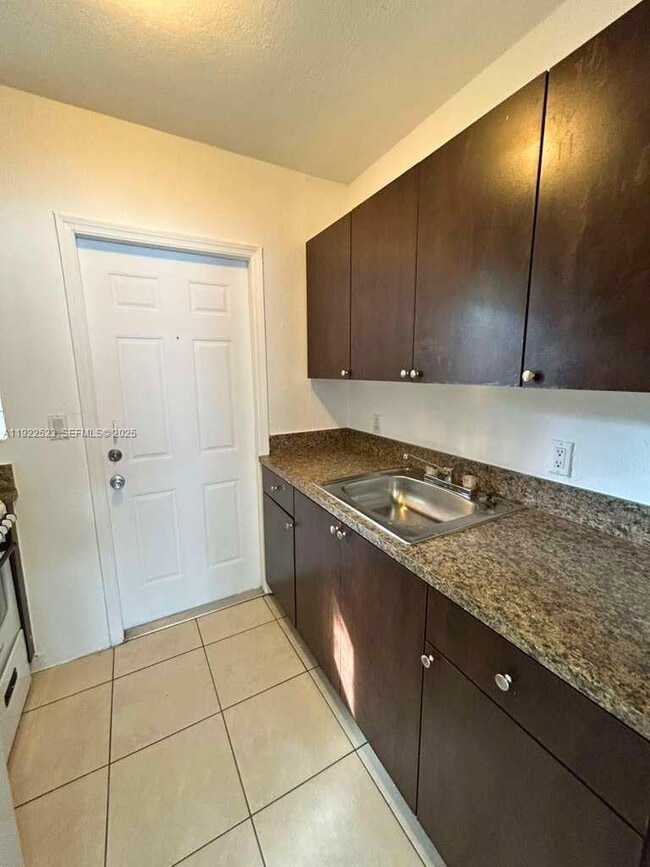 1265 SW 6th St in Miami, FL - Building Photo - Building Photo