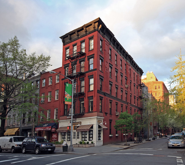 112-114 Perry St in New York, NY - Foto de edificio - Building Photo