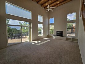 4252 Falling Star Ln in Santa Fe, NM - Building Photo