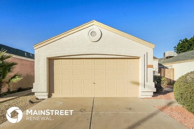 2818 W Campo Bello Dr