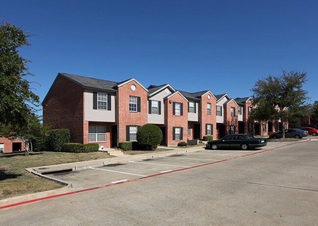 Centerville Pointe Apartments in Garland, TX - Building Photo - Building Photo
