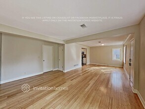 803 Manor Dr NE in Minneapolis, MN - Building Photo - Building Photo