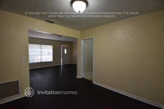 245 NW 124th St in North Miami, FL - Foto de edificio - Building Photo