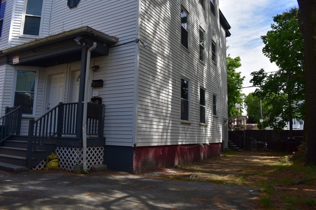 58 Broad St, Unit 1 in Lynn, MA - Building Photo