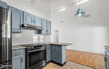 421 Oleander Cir in Panama City Beach, FL - Building Photo - Building Photo