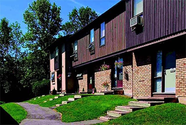 Beaconwood Village Townhomes in Ottawa, ON - Building Photo