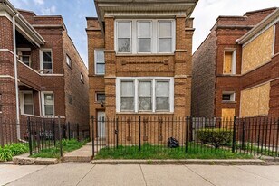 4938 W Monroe St in Chicago, IL - Building Photo
