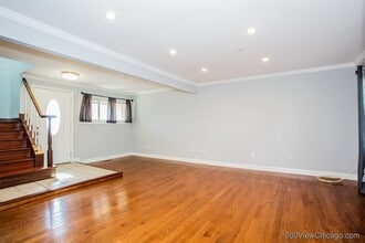 14 Westwood Dr in Indian Head Park, IL - Building Photo - Building Photo