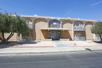 Saint Louis Apartments in Las Vegas, NV - Building Photo - Building Photo