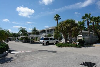 Heron Cove in Englewood, FL - Foto de edificio - Building Photo