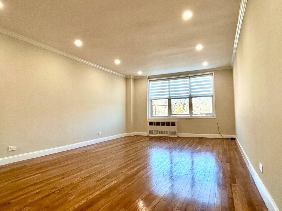 5730 Mosholu Ave in Bronx, NY - Building Photo