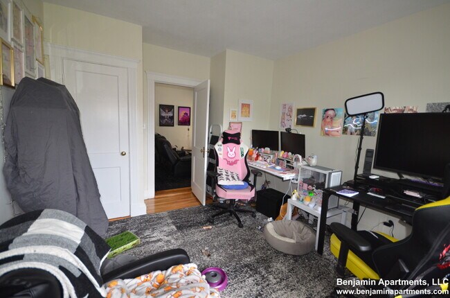 1642 Commonwealth Ave, Unit 14 in Boston, MA - Building Photo - Building Photo