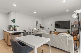 11 Parker Hill Avenue in Roxbury, MA - Foto de edificio - Building Photo