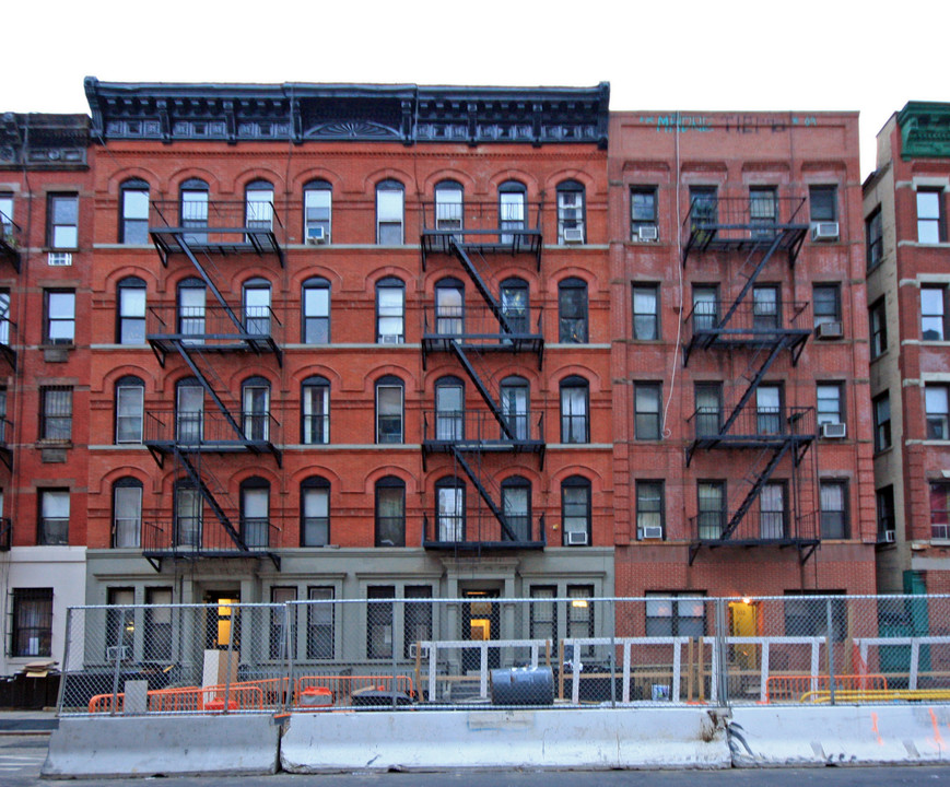 304 East 83rd Street in New York, NY - Building Photo