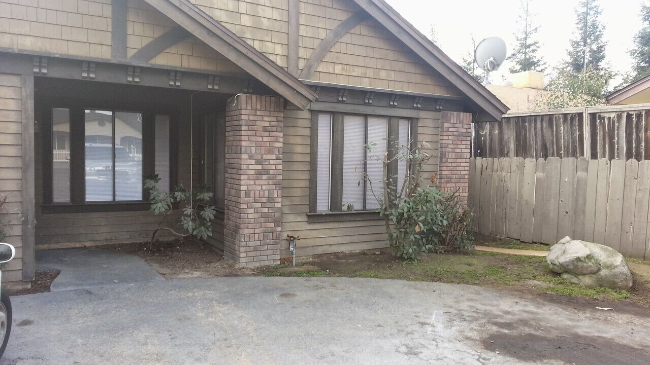 3805 W Meadow Ave in Visalia, CA - Building Photo