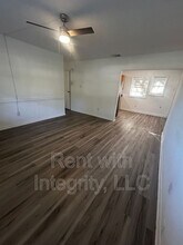 330 Meadowbrook Ln in Tallahassee, FL - Foto de edificio - Building Photo