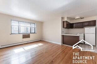6011 N Winthrop Ave, Unit 314 in Chicago, IL - Building Photo